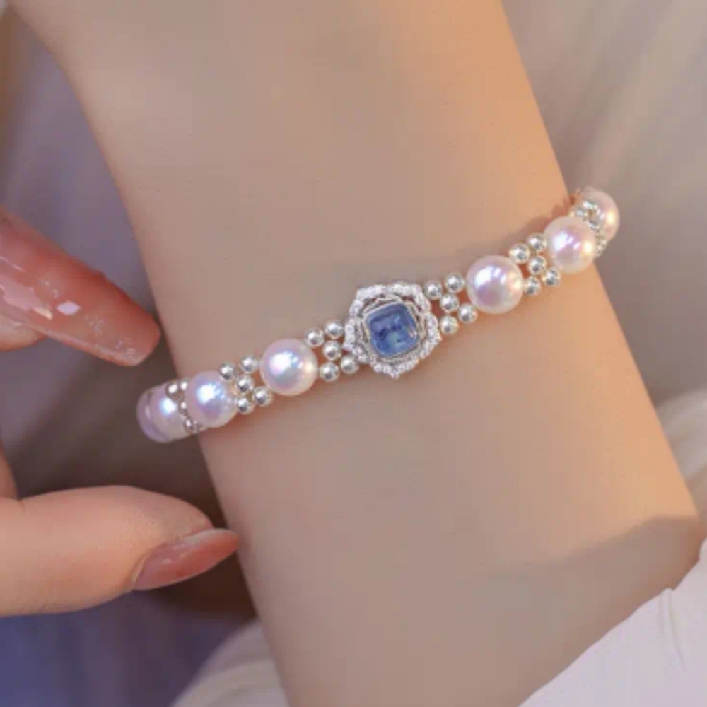 Pearl Bracelet With Rhinestones